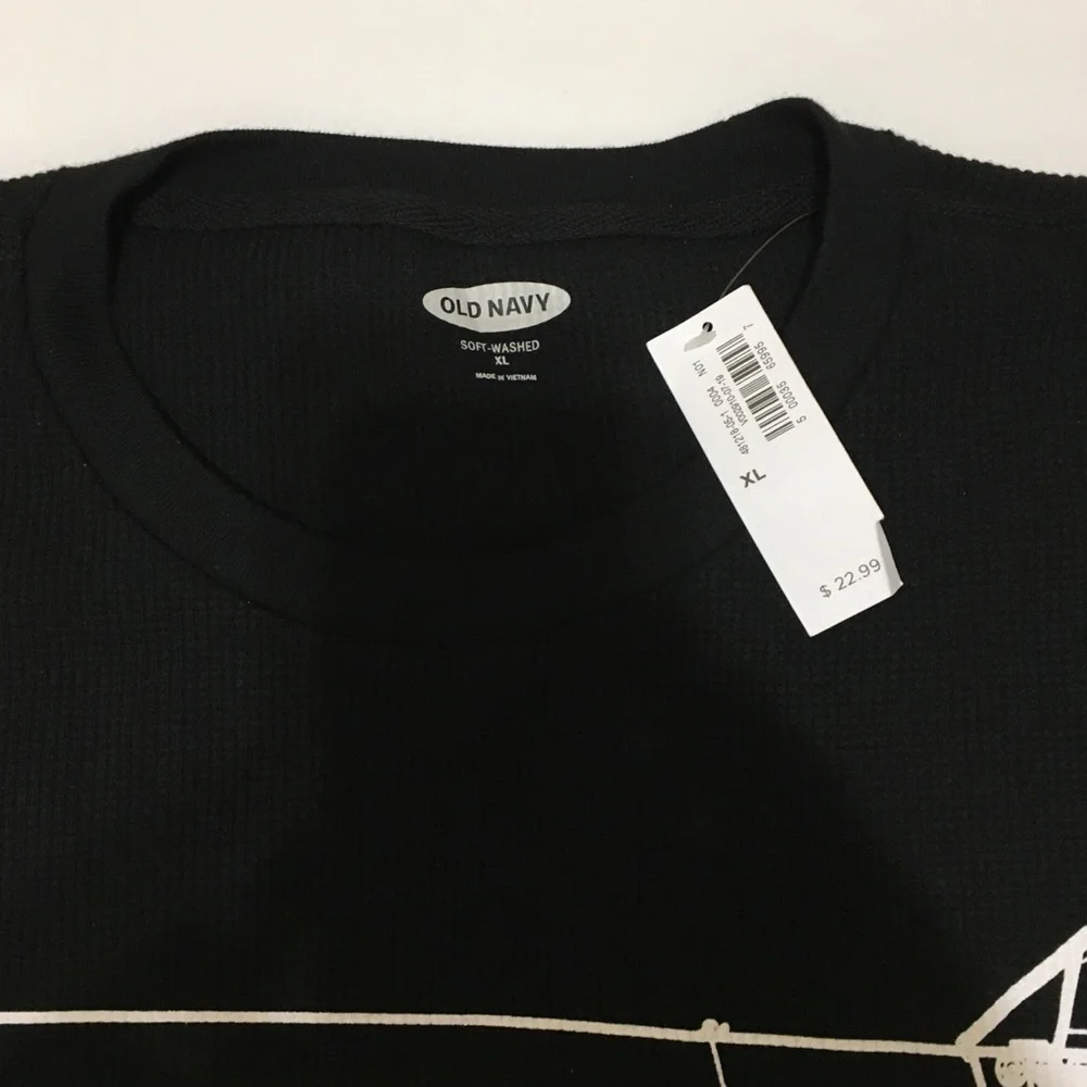 3/$35❤️Old Navy extra-large black and white long sleeve